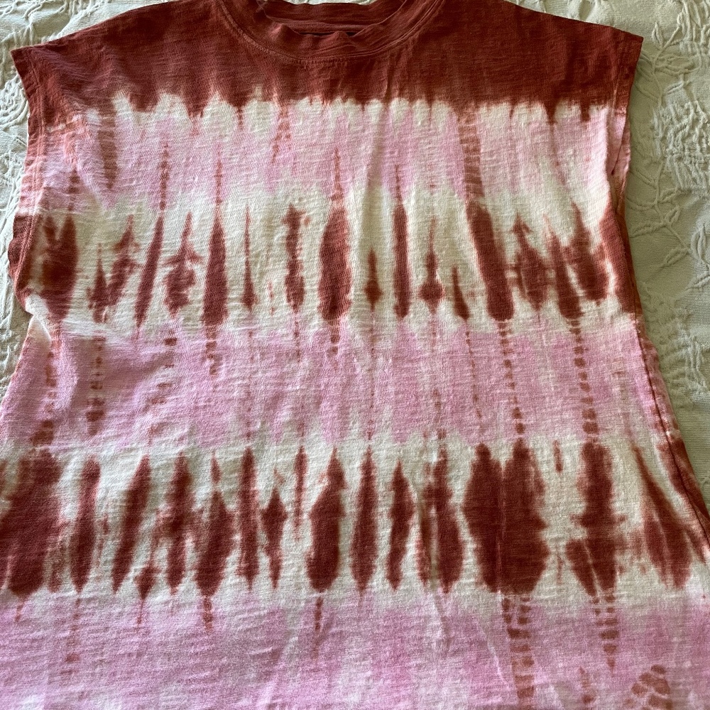 Sleeveless tie-dye women's shirt